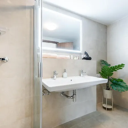 Apartment Spacious Smichov 2 Bedroom With Excellent Tram Connection