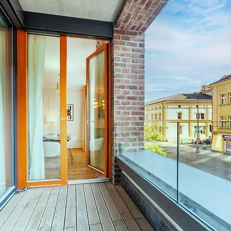 Apartment Spacious Smichov 2 Bedroom With Excellent Tram Connection *