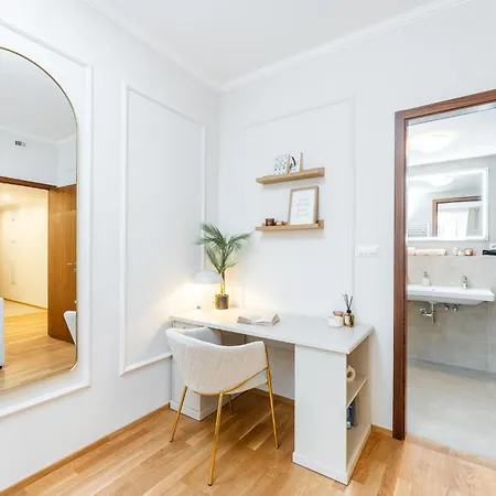 Spacious Smichov 2 Bedroom With Excellent Tram Connection *