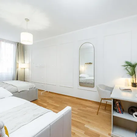 Spacious Smichov 2 Bedroom With Excellent Tram Connection Apartment Prague