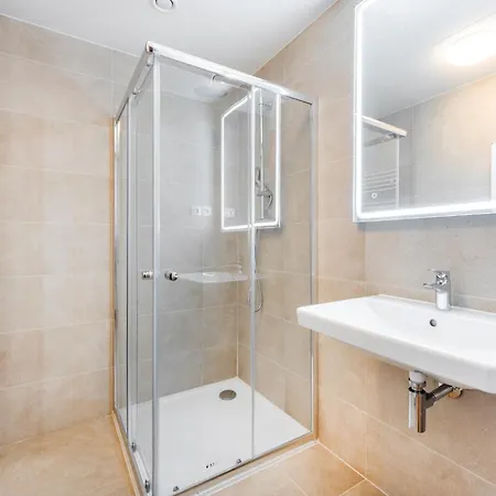 Apartman Rentero Spacious Smichov 2 Bedroom With Excellent Tram Connection Prága