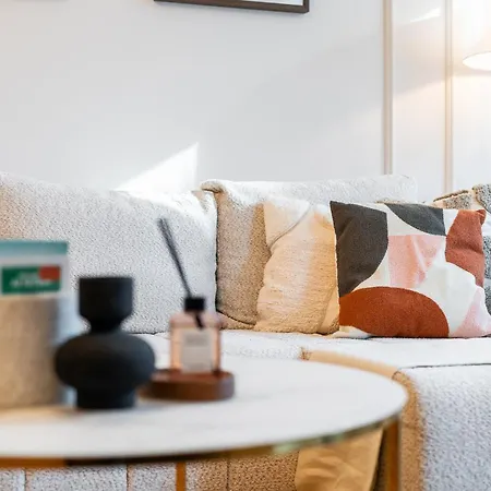 Apartman Rentero Spacious Smichov 2 Bedroom With Excellent Tram Connection Prága