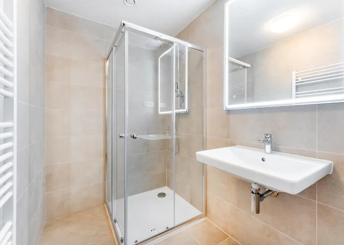 Apartman Rentero Spacious Smichov 2 Bedroom With Excellent Tram Connection Prága