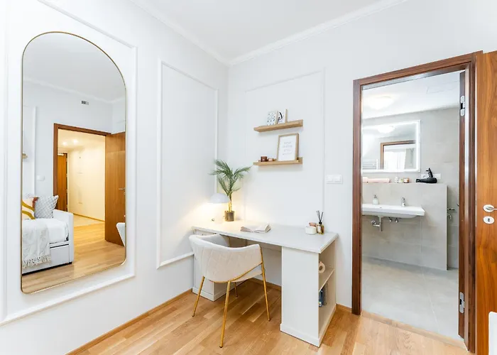 Rentero Spacious Smichov 2 Bedroom With Excellent Tram Connection *