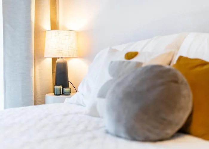 Rentero Spacious Smichov 2 Bedroom With Excellent Tram Connection *