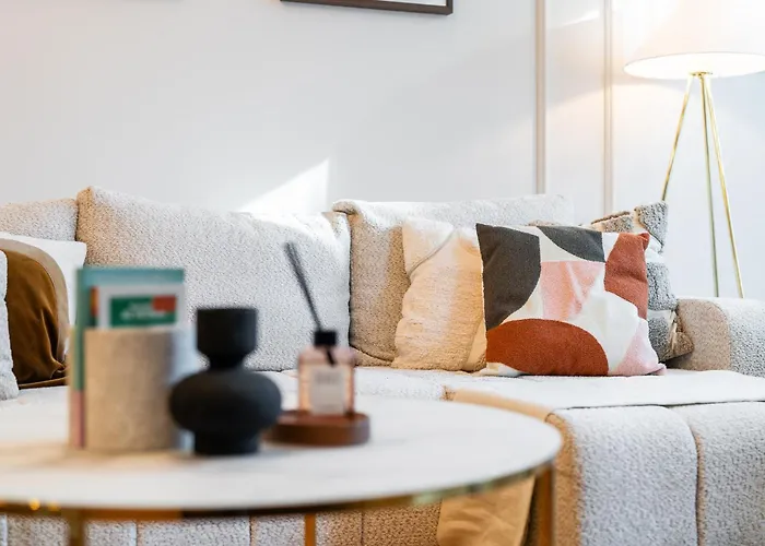 Apartman Rentero Spacious Smichov 2 Bedroom With Excellent Tram Connection Prága