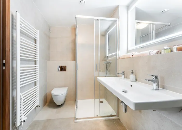 Rentero Spacious Smichov 2 Bedroom With Excellent Tram Connection *