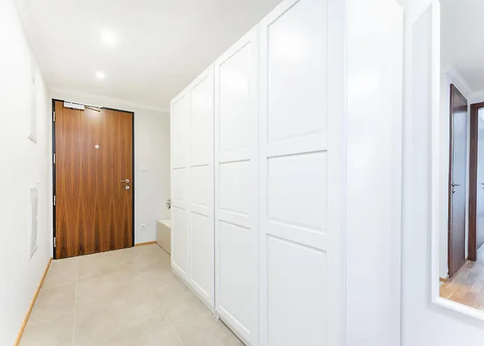 Rentero Spacious Smichov 2 Bedroom With Excellent Tram Connection Apartman