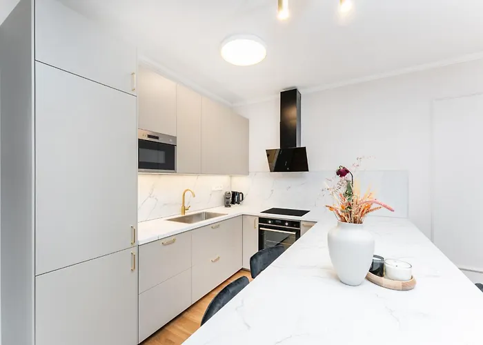 Apartman Rentero Spacious Smichov 2 Bedroom With Excellent Tram Connection *