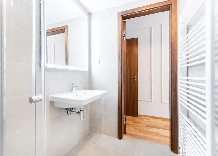 Rentero Spacious Smichov 2 Bedroom With Excellent Tram Connection Apartman Prága