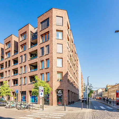 Spacious Smíchov 2 Bedroom With Excellent Tram Connection Praga