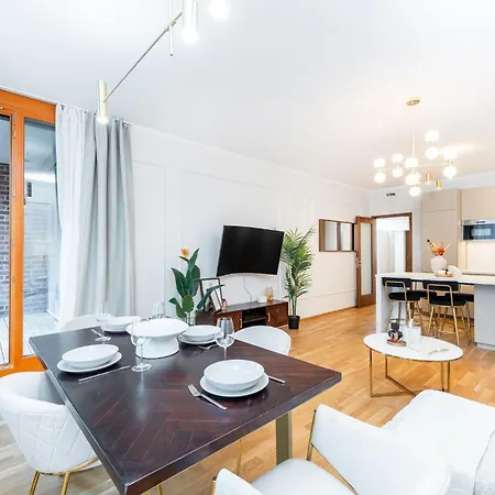 Apartmán Spacious Smichov 2 Bedroom With Excellent Tram Connection *