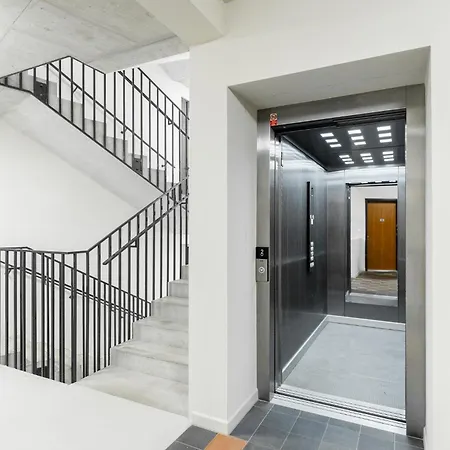 Spacious Smíchov 2 Bedroom With Excellent Tram Connection Praga
