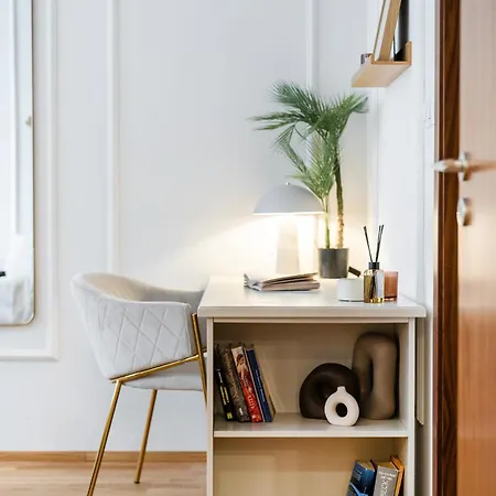 Spacious Smíchov 2 Bedroom With Excellent Tram Connection