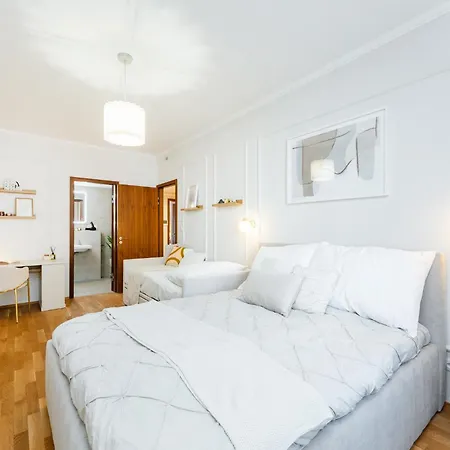 Spacious Smichov 2 Bedroom With Excellent Tram Connection Apartmán
