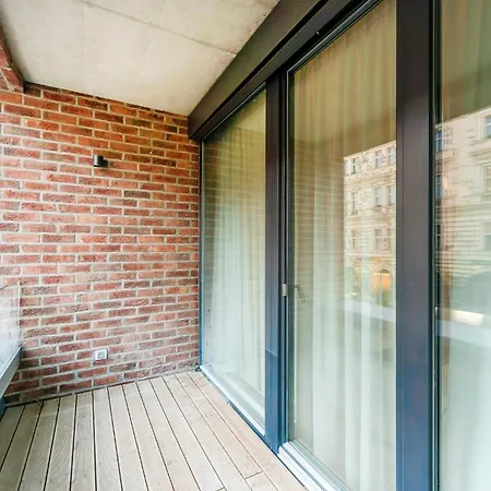 Spacious Smíchov 2 Bedroom With Excellent Tram Connection * Praga
