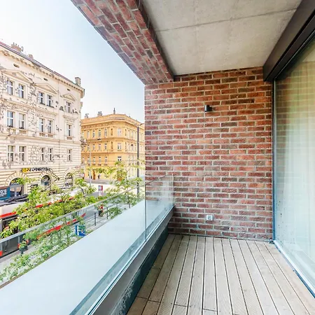 Spacious Smíchov 2 Bedroom With Excellent Tram Connection