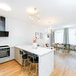 Lejlighed Rentero Spacious Smichov 2 Bedroom With Excellent Tram Connection