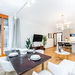 Lejlighed Rentero Spacious Smichov 2 Bedroom With Excellent Tram Connection *
