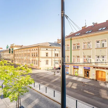 Spacious Smichov 2 Bedroom With Excellent Tram Connection Apartment Prag